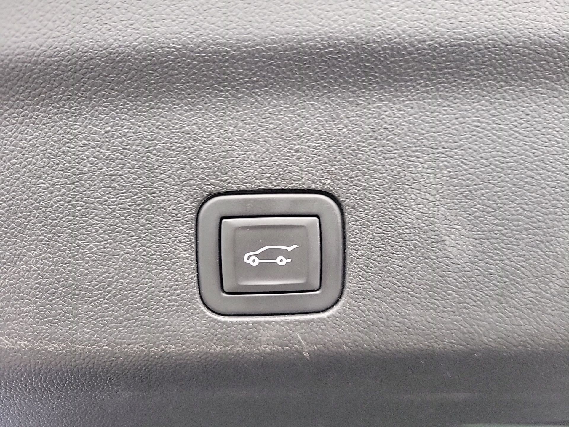 Used 2024 GMC Yukon AT4 w/ AT4 Premium Package image 18