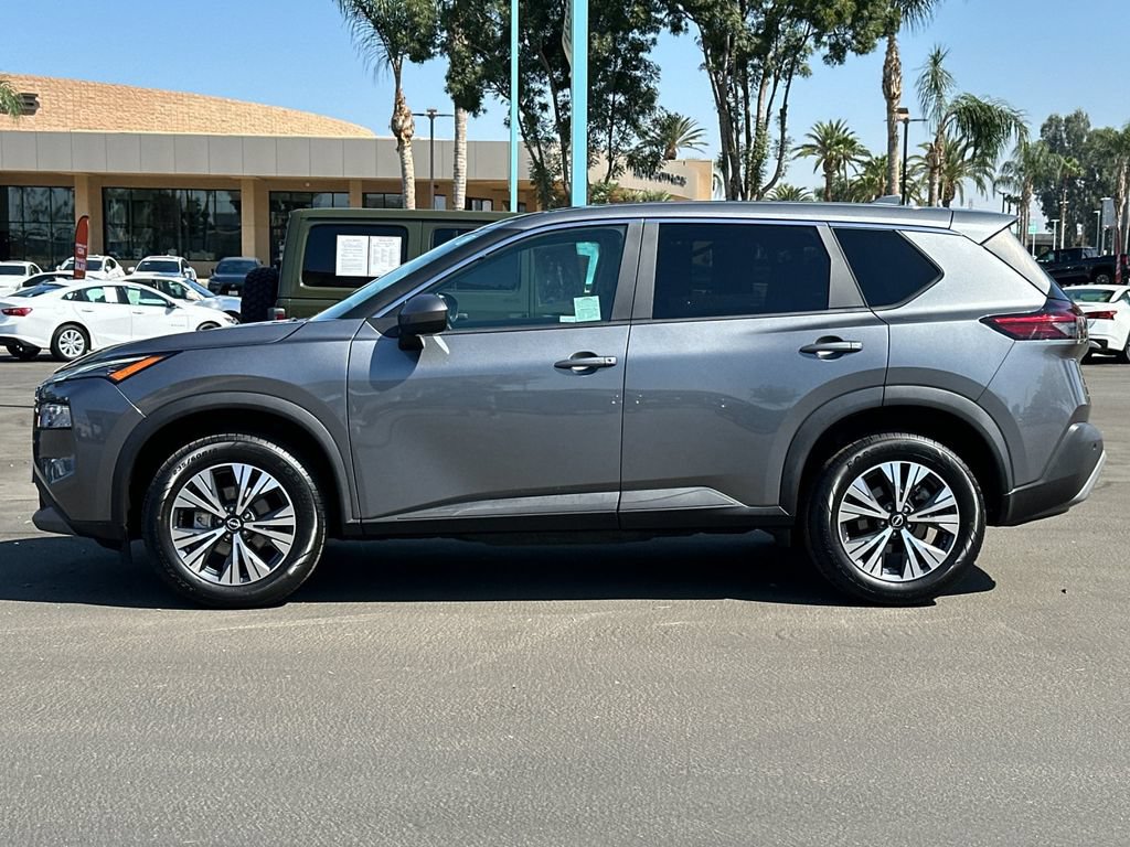 Used 2023 Nissan Rogue SV FWD image 2