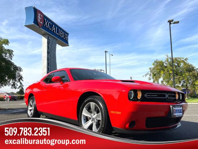 Used 2019 Dodge Challenger SXT image 1