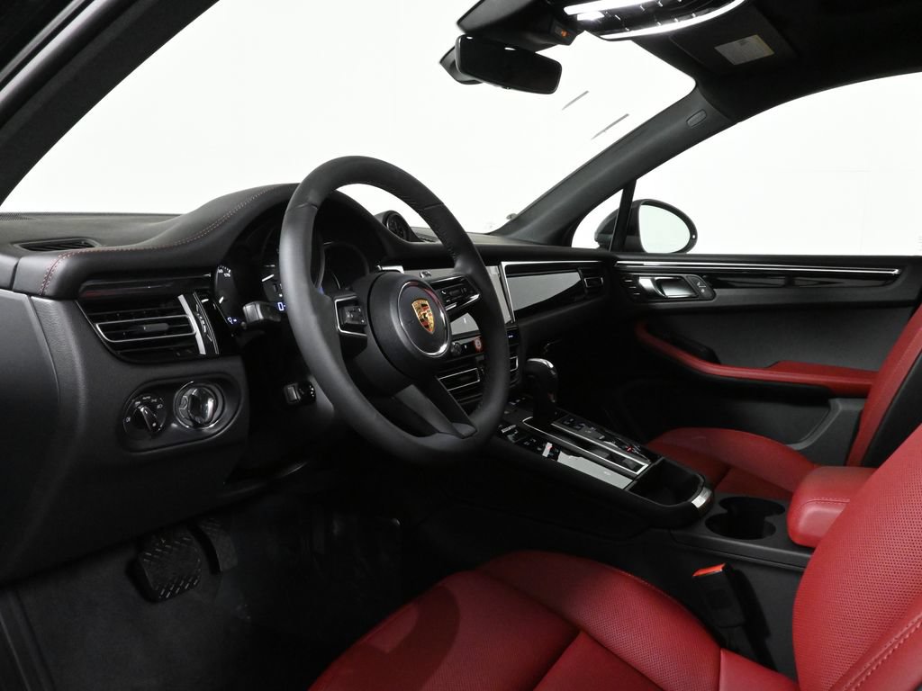 Used 2026 Porsche Macan AWD/4WD image 4