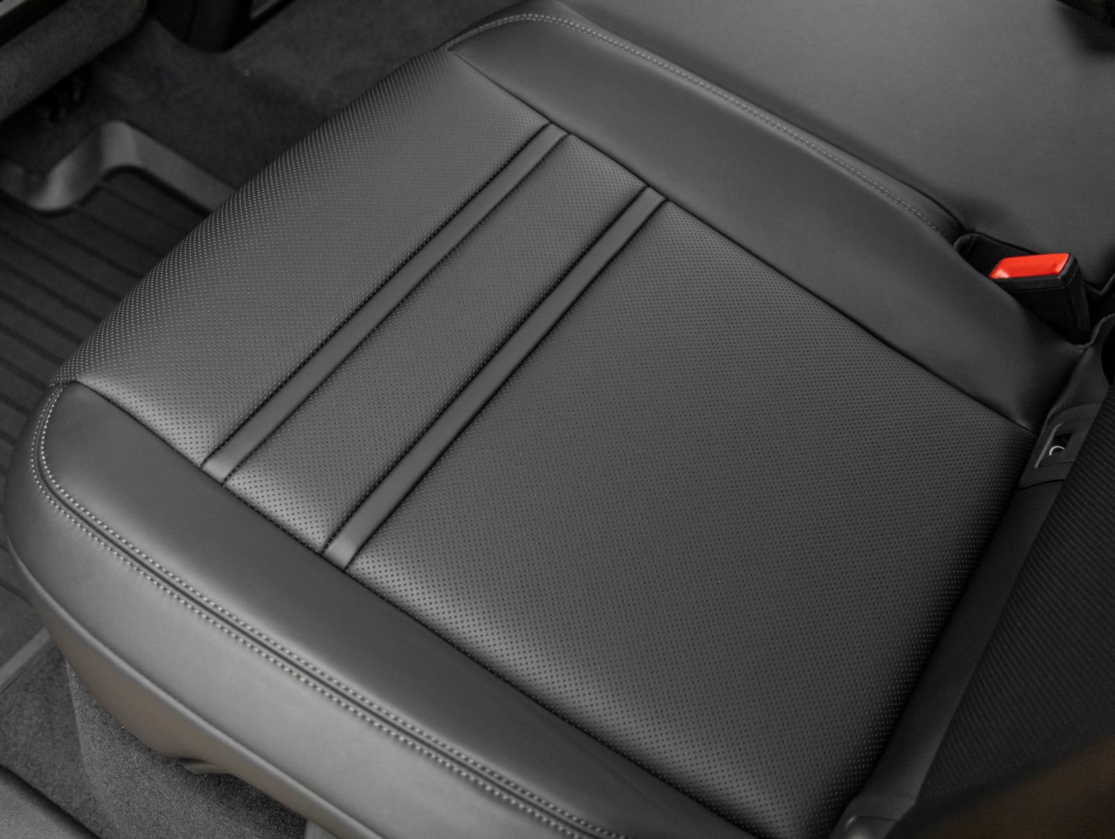 New 2025 Porsche Cayenne Turbo AWD/4WD image 34