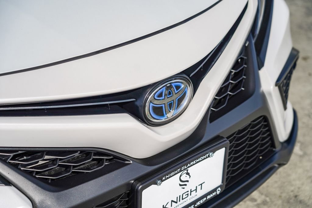 Used 2023 Toyota Camry SE image 4