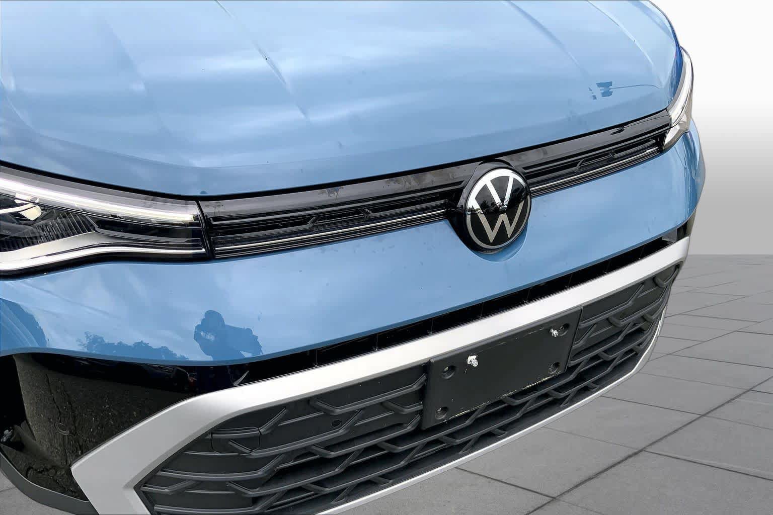 Used 2025 Volkswagen Taos SE AWD/4WD image 30