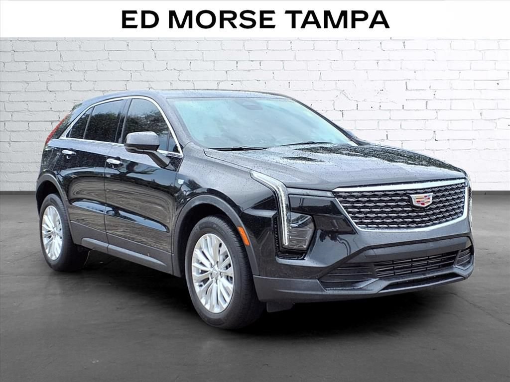 Certified 2024 Cadillac XT4 Luxury w/ Cold Weather Package FWD image 5