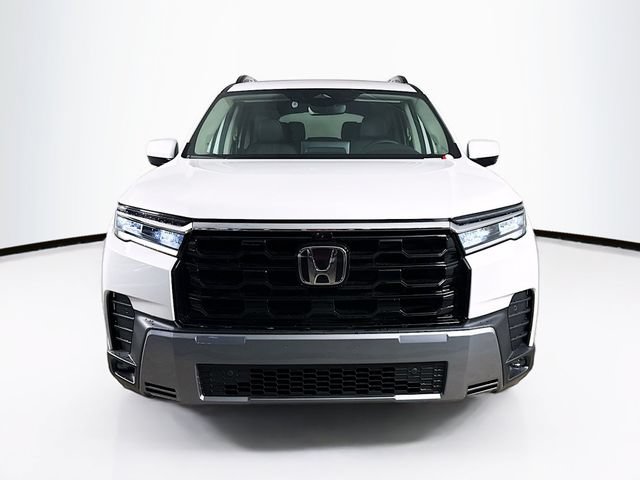 New 2026 Honda Pilot Touring image 3