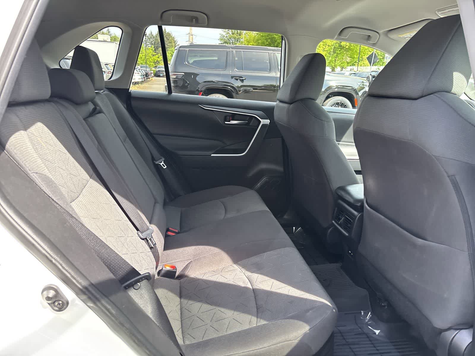 Used 2021 Toyota RAV4 XLE w/ XLE Grade Weather Package AWD/4WD image 7
