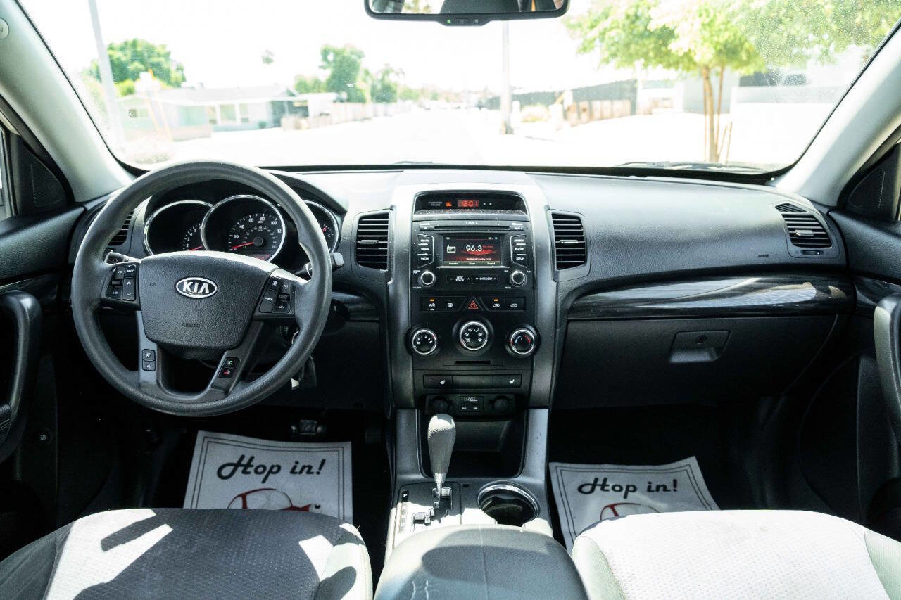 Used 2013 Kia Sorento LX w/ Convenience Pkg image 16
