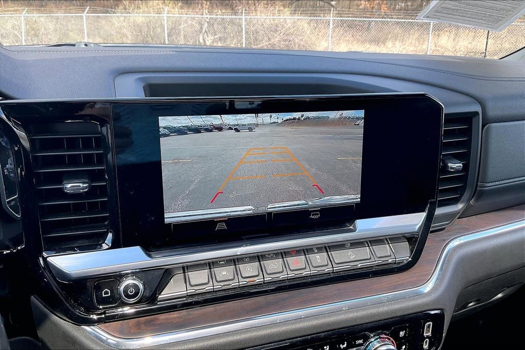 Used 2023 GMC Sierra 1500 SLT AWD/4WD image 17