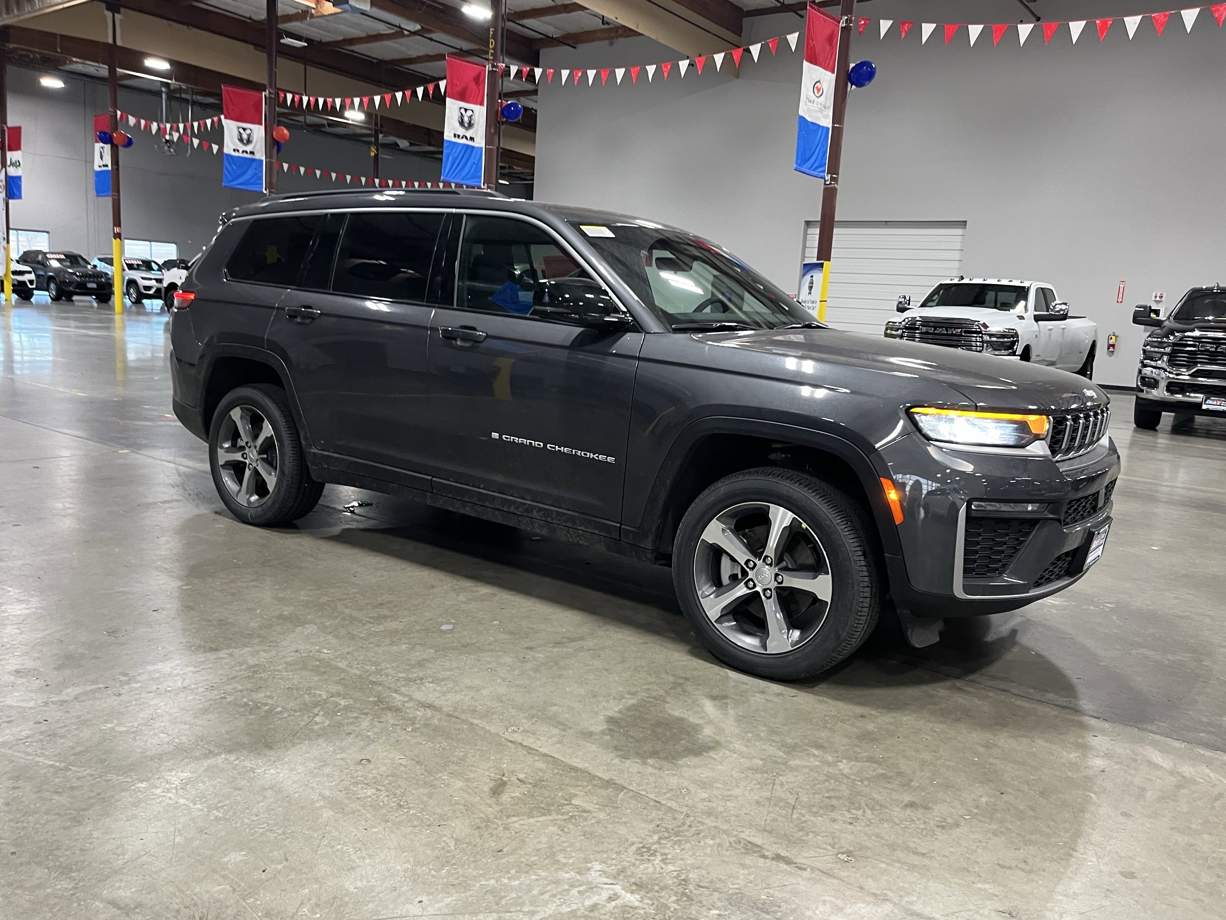New 2026 Jeep Grand Cherokee L Limited AWD/4WD image 7