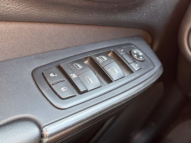 Used 2016 Jeep Cherokee Latitude w/ Cold Weather Group AWD/4WD image 16