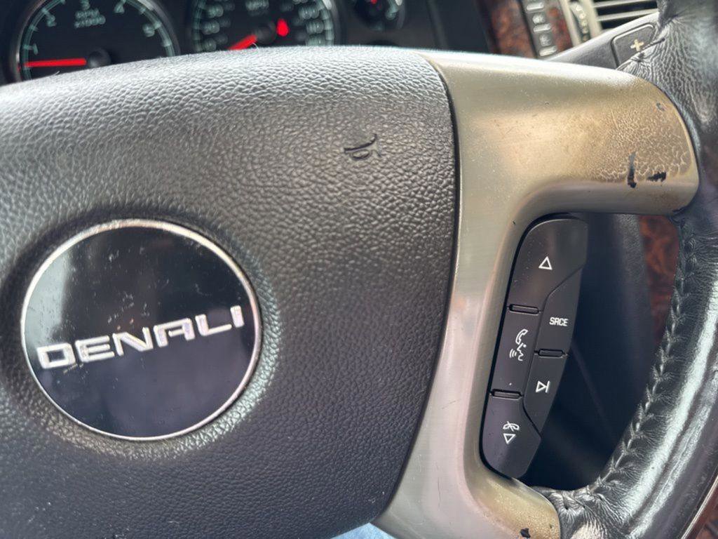 Used 2010 GMC Yukon Denali RWD image 16