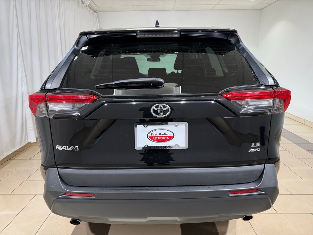 Used 2021 Toyota RAV4 LE image 4
