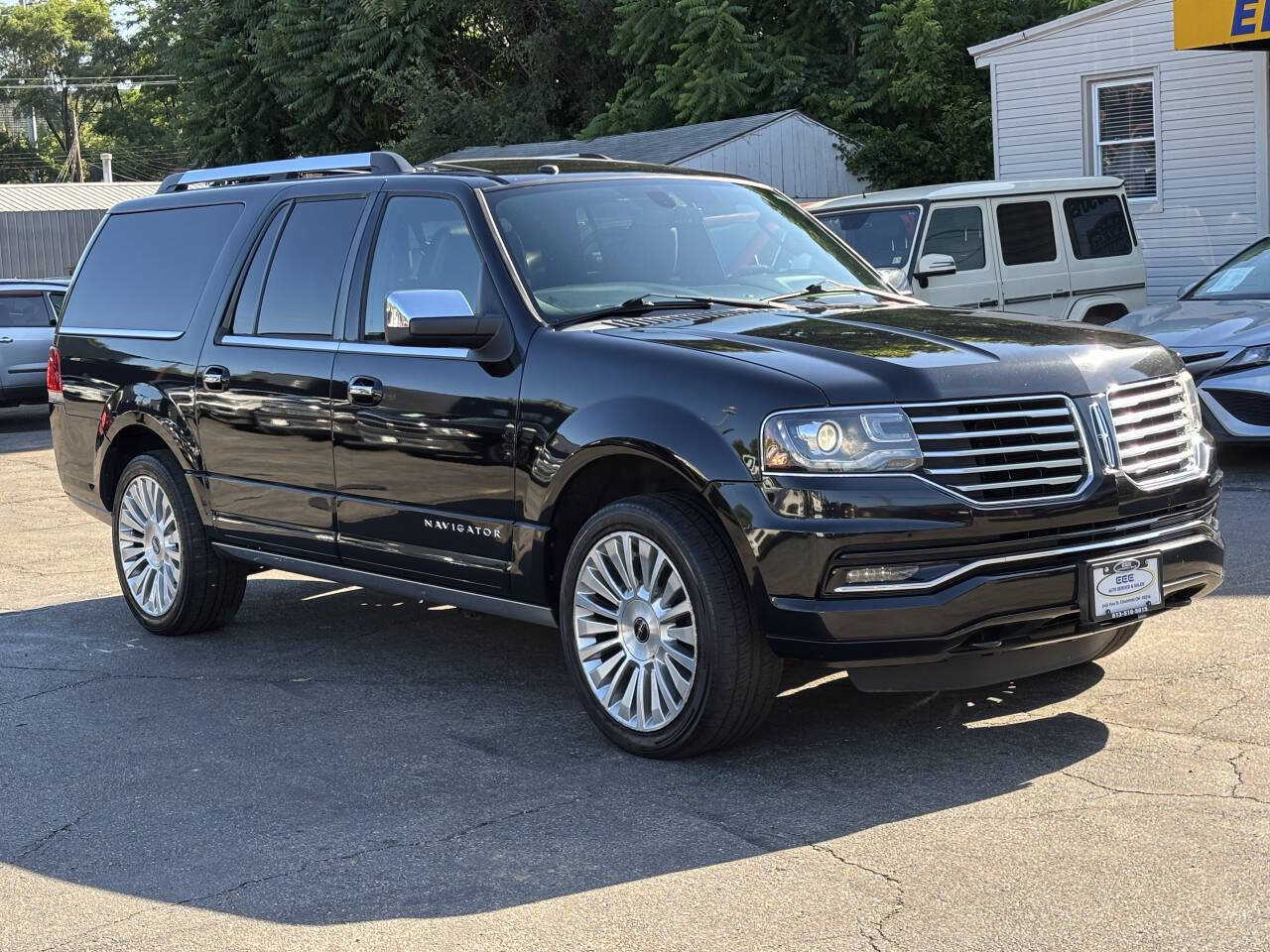 Used 2016 Lincoln Navigator L Reserve AWD/4WD image 2