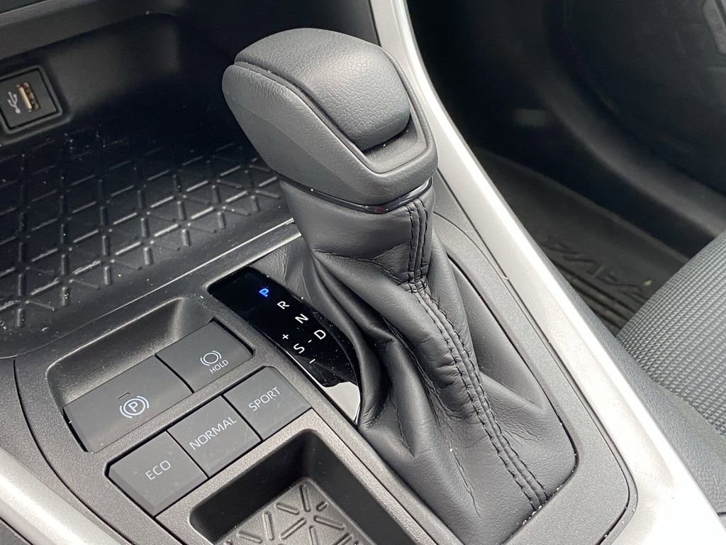 Certified 2025 Toyota RAV4 LE FWD image 8
