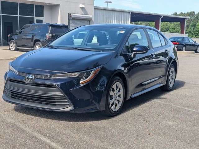 Used 2025 Toyota Corolla LE FWD image 7