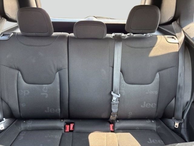 Used 2016 Jeep Renegade Latitude FWD image 28