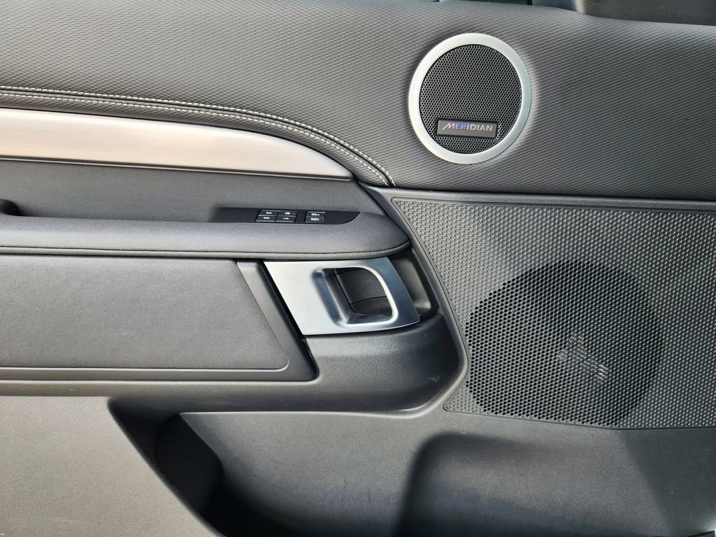 Used 2022 Land Rover Discovery S R-Dynamic image 24