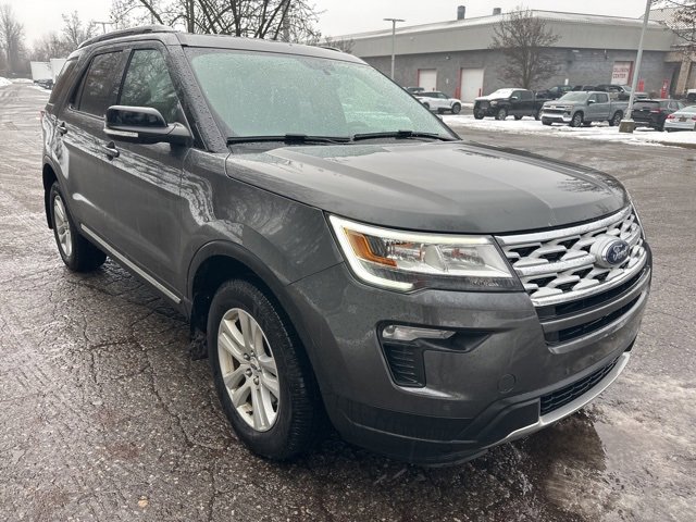 Used 2018 Ford Explorer XLT w/ Equipment Group 202A image 4