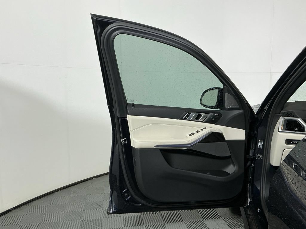 Certified 2026 BMW X7 xDrive40i w/ M Sport Package AWD/4WD image 19