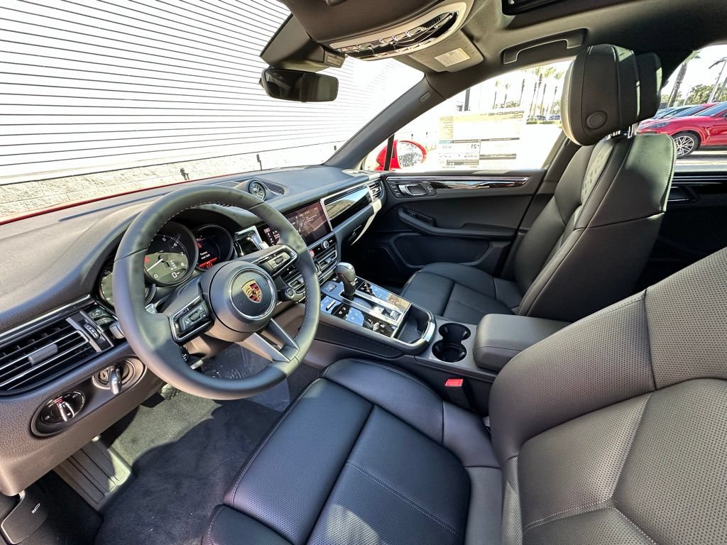 Certified 2026 Porsche Macan Turbo AWD/4WD image 4