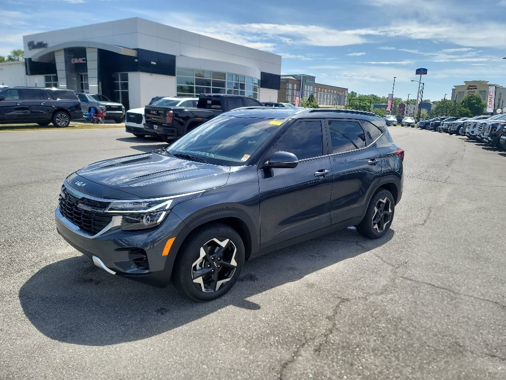 Certified 2025 Kia Seltos S FWD image 3
