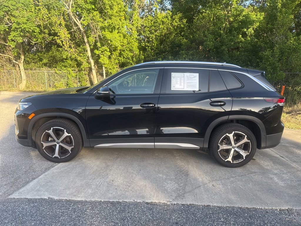 Used 2025 Volkswagen Tiguan SE FWD image 13