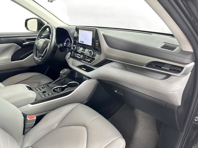 Used 2023 Toyota Highlander XLE AWD/4WD image 29