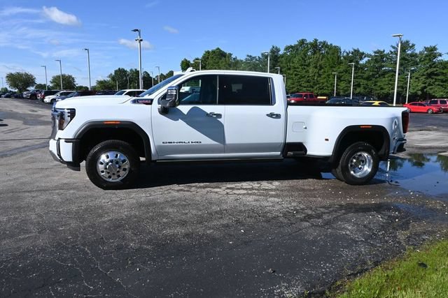 New 2026 GMC Sierra 3500 Denali w/ Denali Reserve Package AWD/4WD image 2