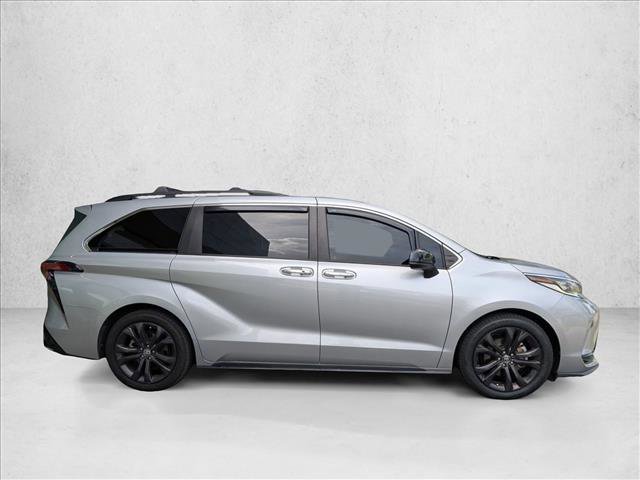 Used 2022 Toyota Sienna XSE w/ XSE Plus Package FWD image 4