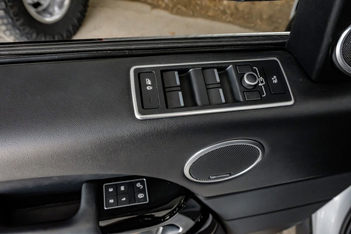 Used 2017 Land Rover Range Rover Supercharged image 44