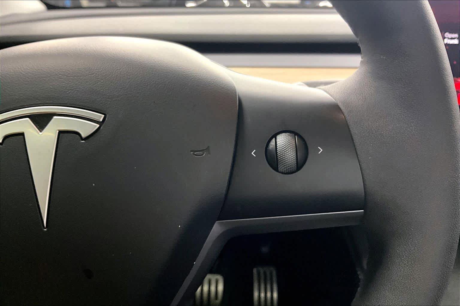 Used 2023 Tesla Model Y Performance AWD/4WD image 24