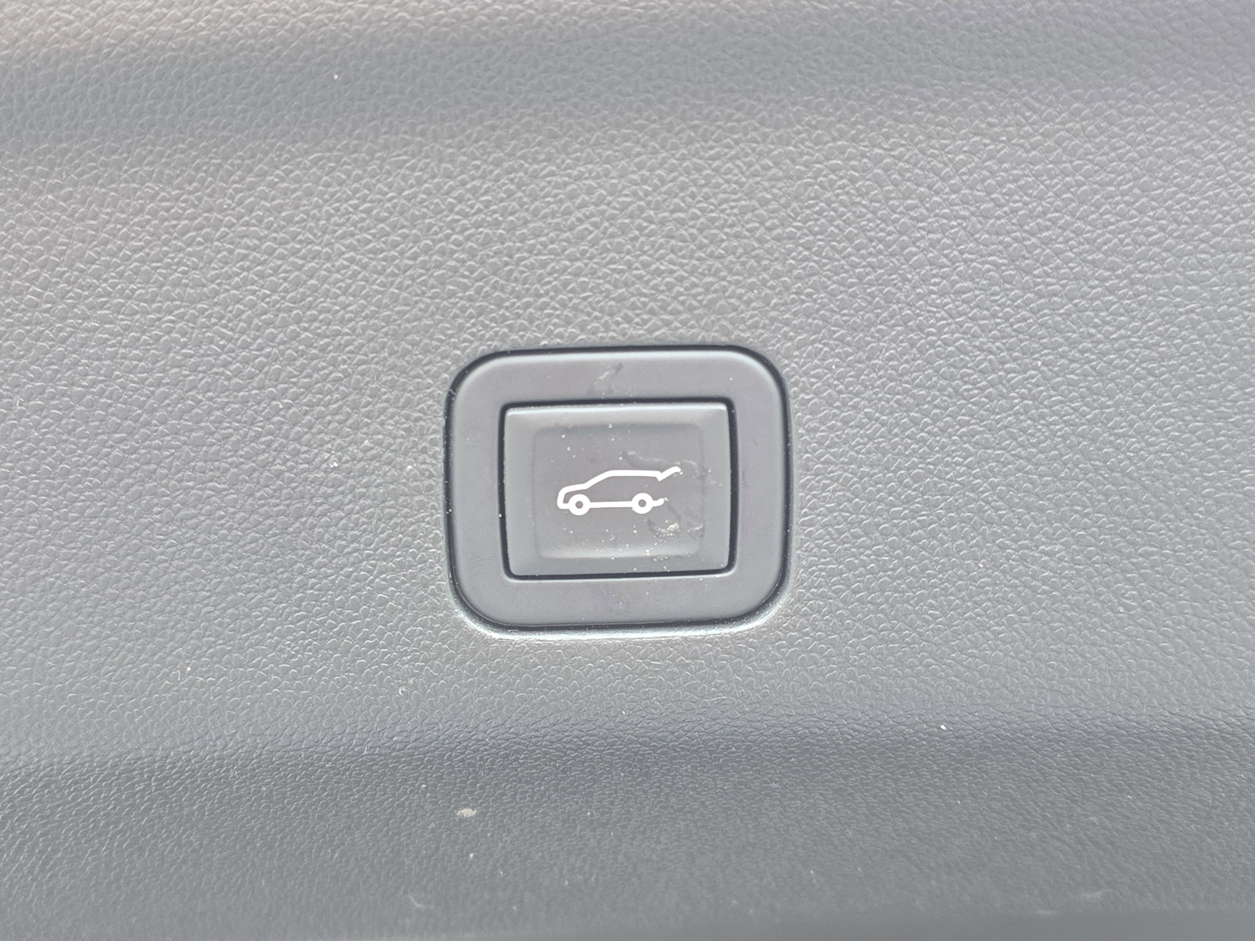 Used 2023 GMC Yukon XL Denali Ultimate AWD/4WD image 14