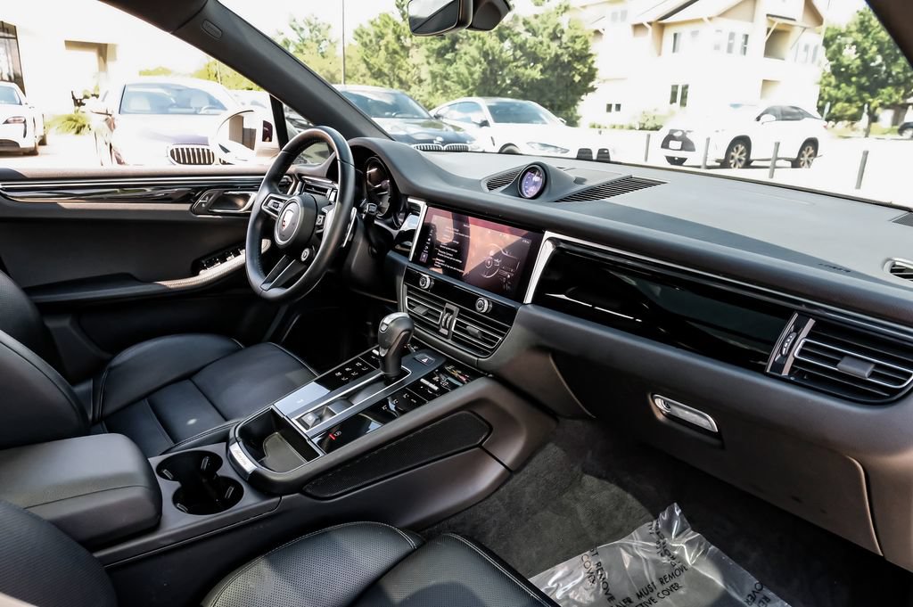 Used 2024 Porsche Macan AWD/4WD image 9