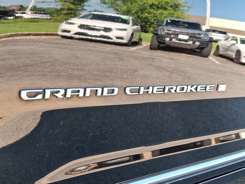 Used 2023 Jeep Grand Cherokee Summit w/ Advanced Protech Group IV AWD/4WD image 37