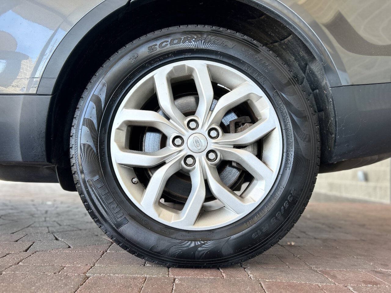 Used 2018 Land Rover Discovery SE AWD/4WD image 31