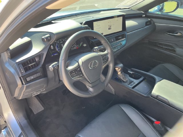 Used 2025 Lexus ES 350 w/ Premium Package FWD image 12