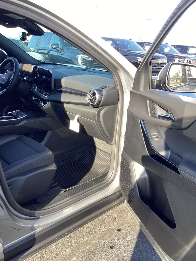 New 2026 Chevrolet Equinox LT w/ Convenience Package II image 28