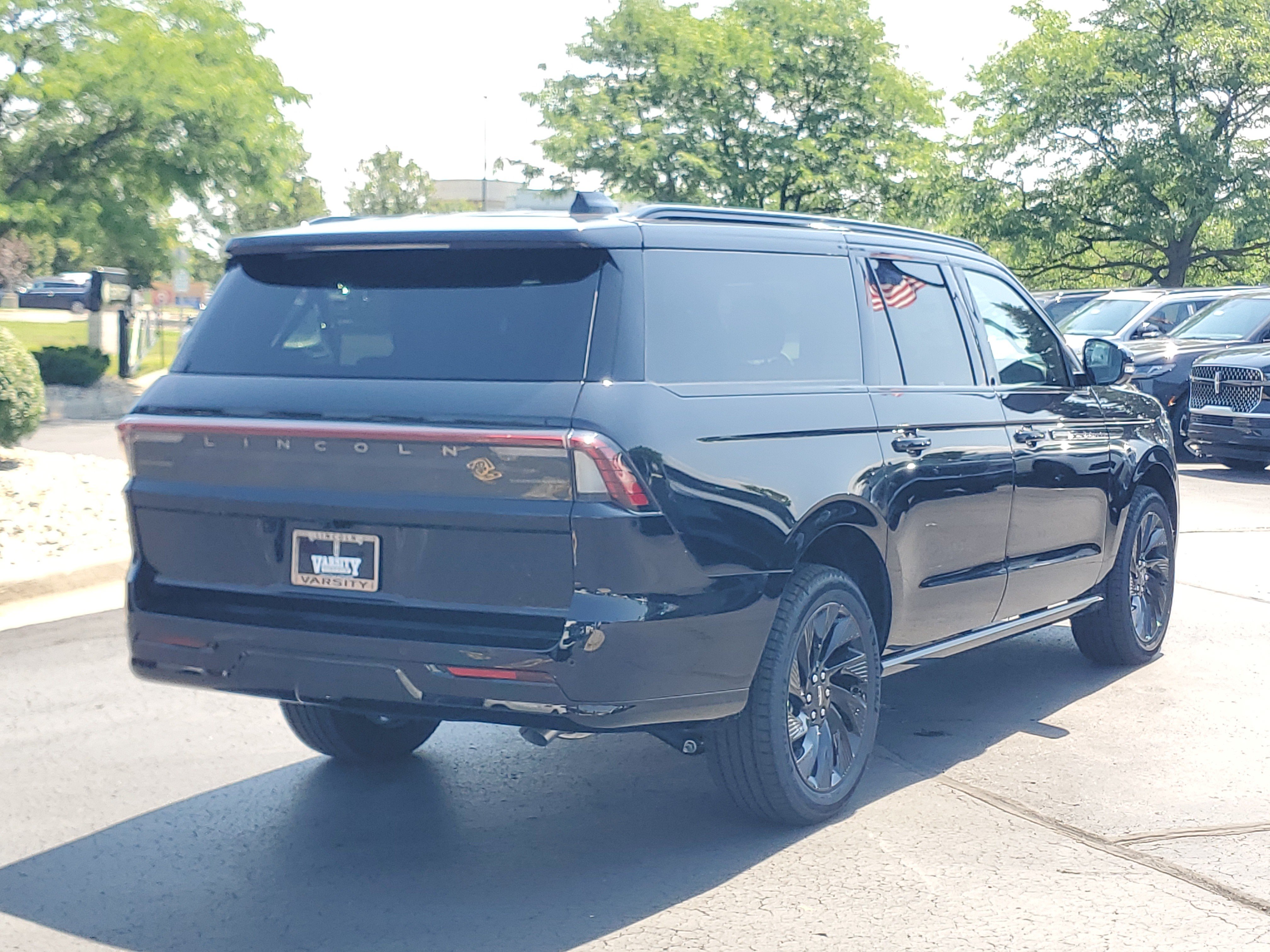 New 2027 Lincoln Navigator L Reserve w/ Jet Appearance Package AWD/4WD image 4
