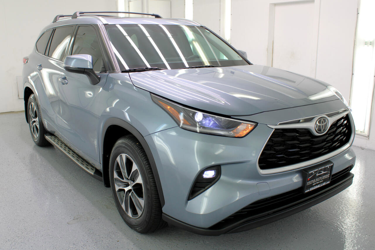 Used 2021 Toyota Highlander XLE image 12