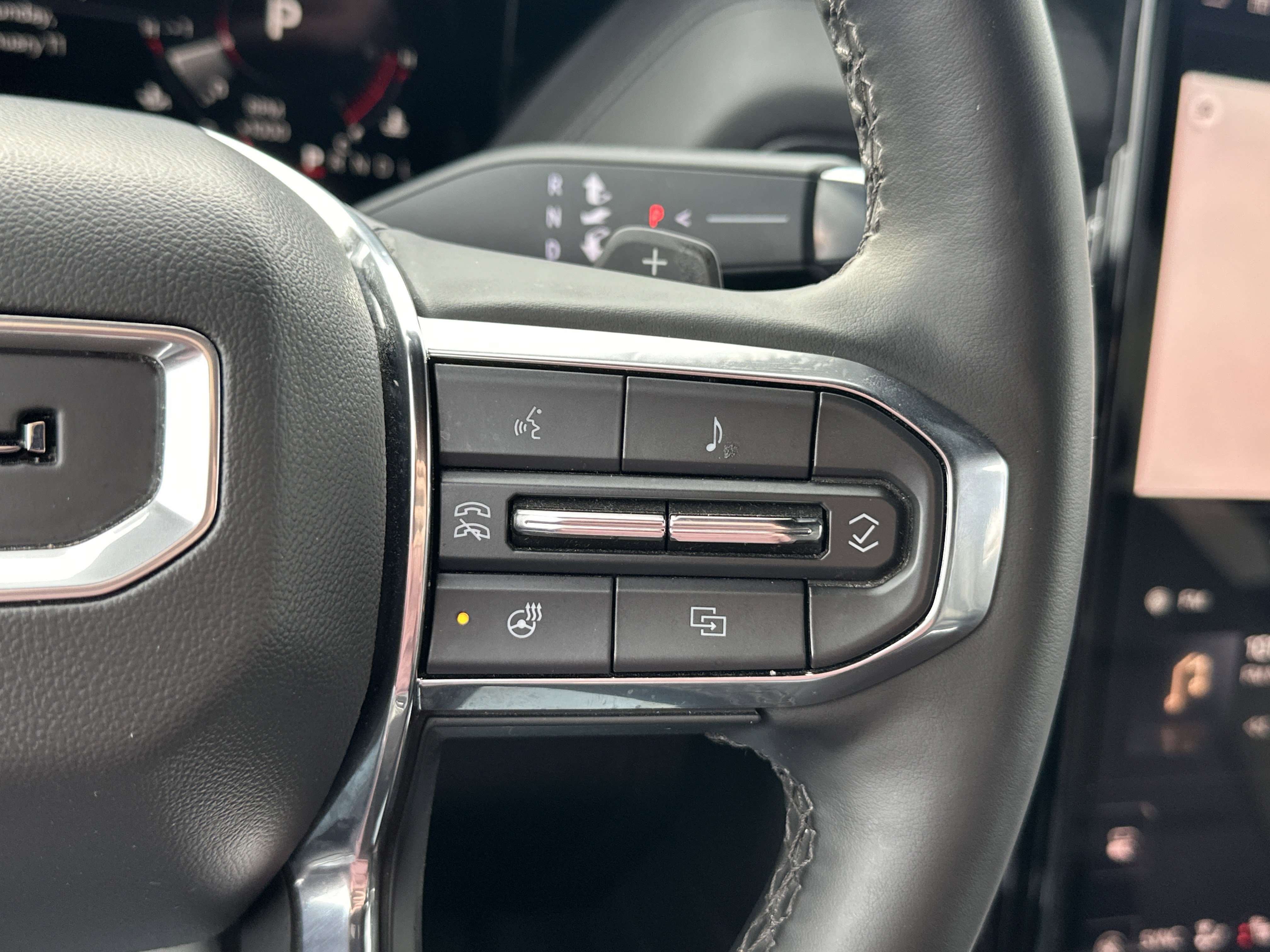 Used 2025 GMC Yukon XL Denali image 19