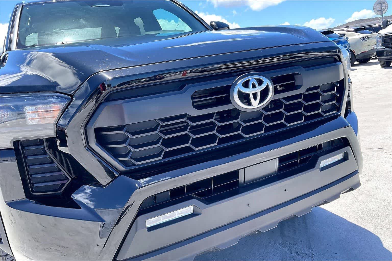 Used 2025 Toyota Tacoma TRD Off-Road AWD/4WD image 33