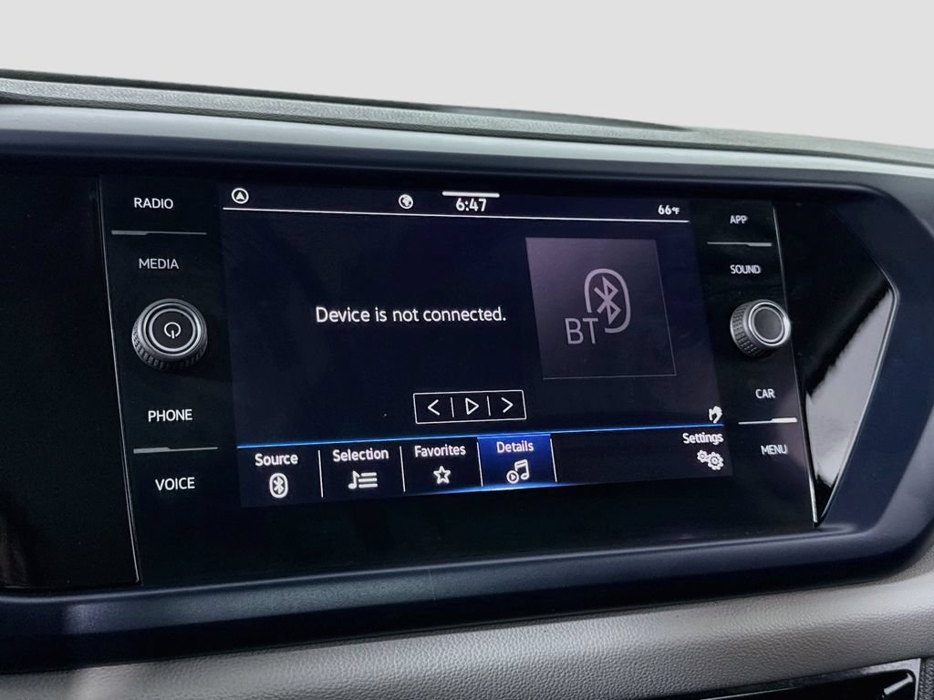 Used 2022 Volkswagen Taos SE w/ Panoramic Sunroof Package FWD image 24
