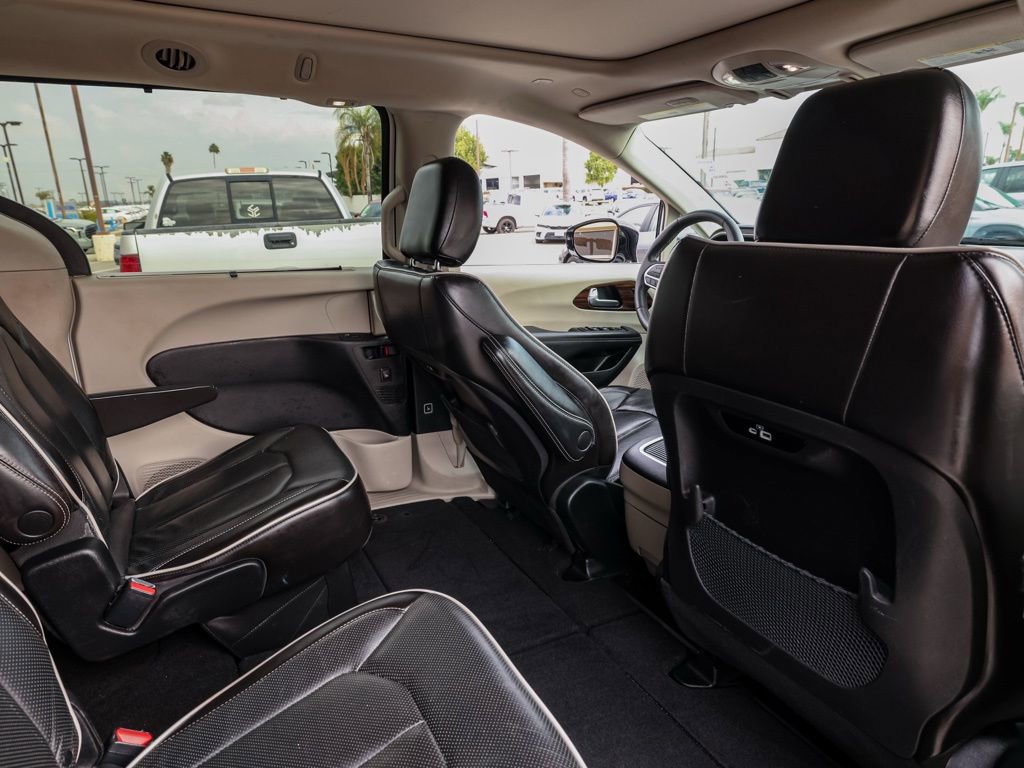 Used 2023 Chrysler Pacifica Limited image 18