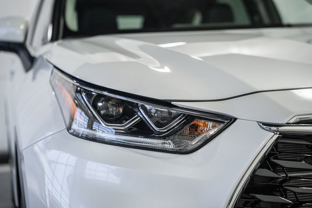 New 2026 Toyota Highlander Platinum image 13