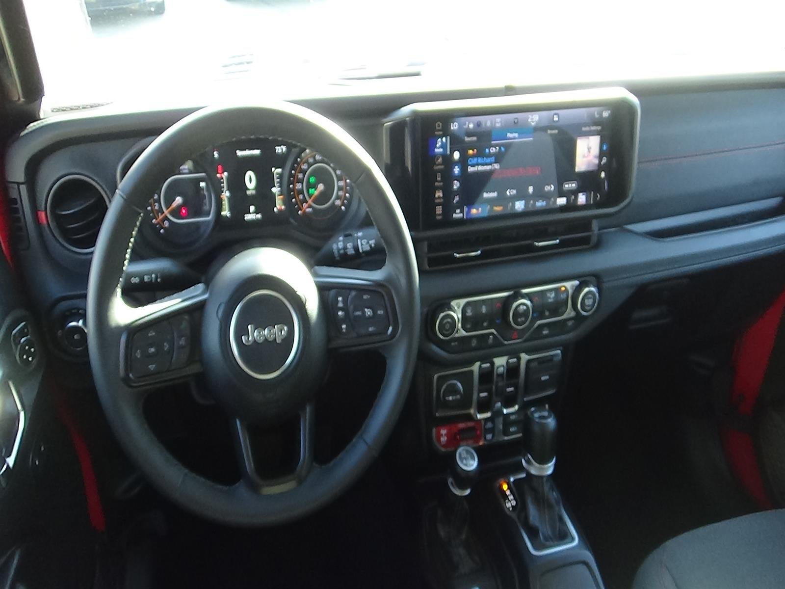 Certified 2025 Jeep Wrangler Unlimited Rubicon w/ Convenience Group AWD/4WD image 14