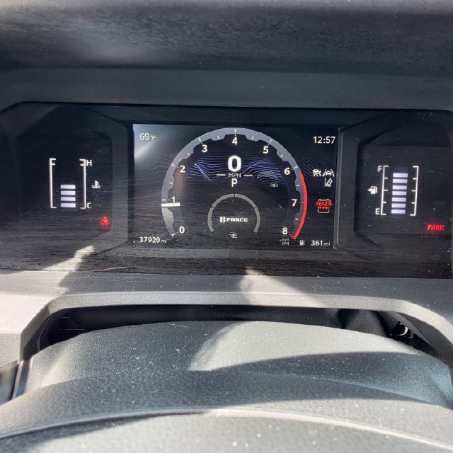 Used 2025 Toyota 4Runner SR5 AWD/4WD image 18