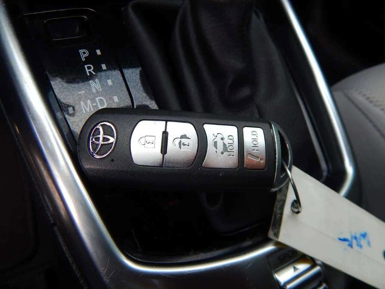 Used 2019 Toyota Yaris XLE image 39