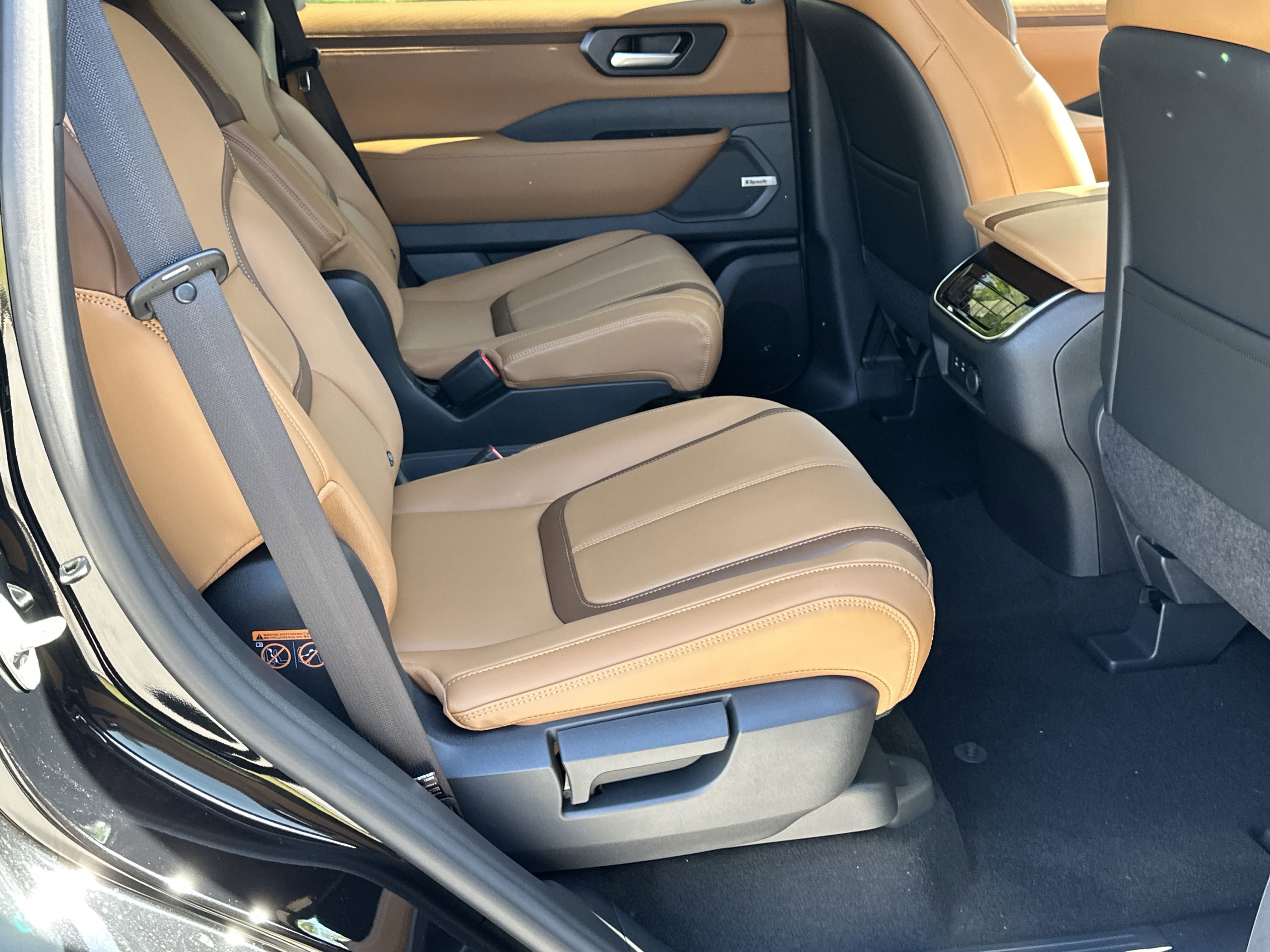 New 2025 Nissan Armada SL w/ Captain's Chari Seat Package image 15