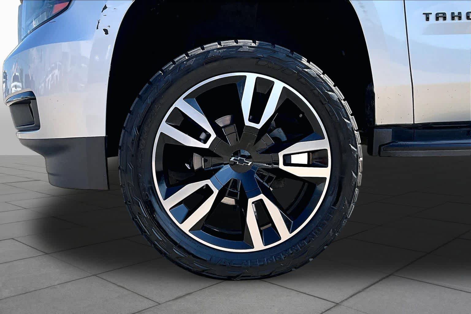 Used 2019 Chevrolet Tahoe LT w/ RST Edition AWD/4WD image 11