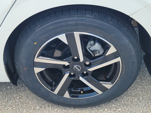 Certified 2025 Nissan Sentra SV FWD image 9